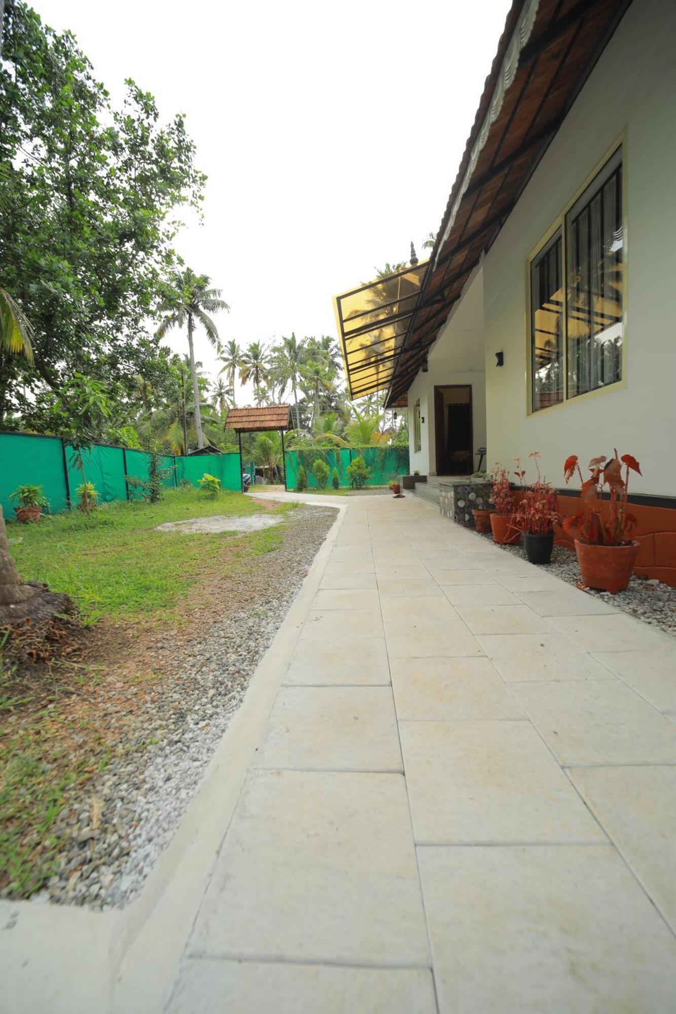 Prakruthi Residency Munroeisland Appartement Mundrothuruth Buitenkant foto